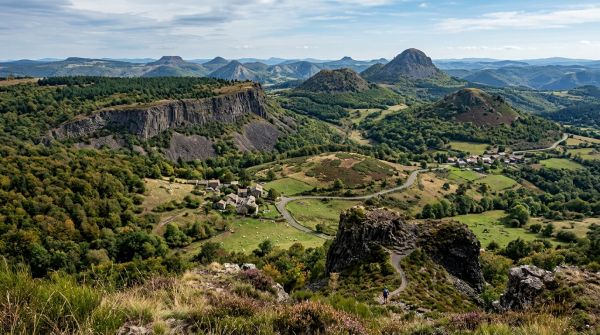 Le Géoparc des Monts d'Ardèche en trois jours : volcans, sucs et coulées de basalte